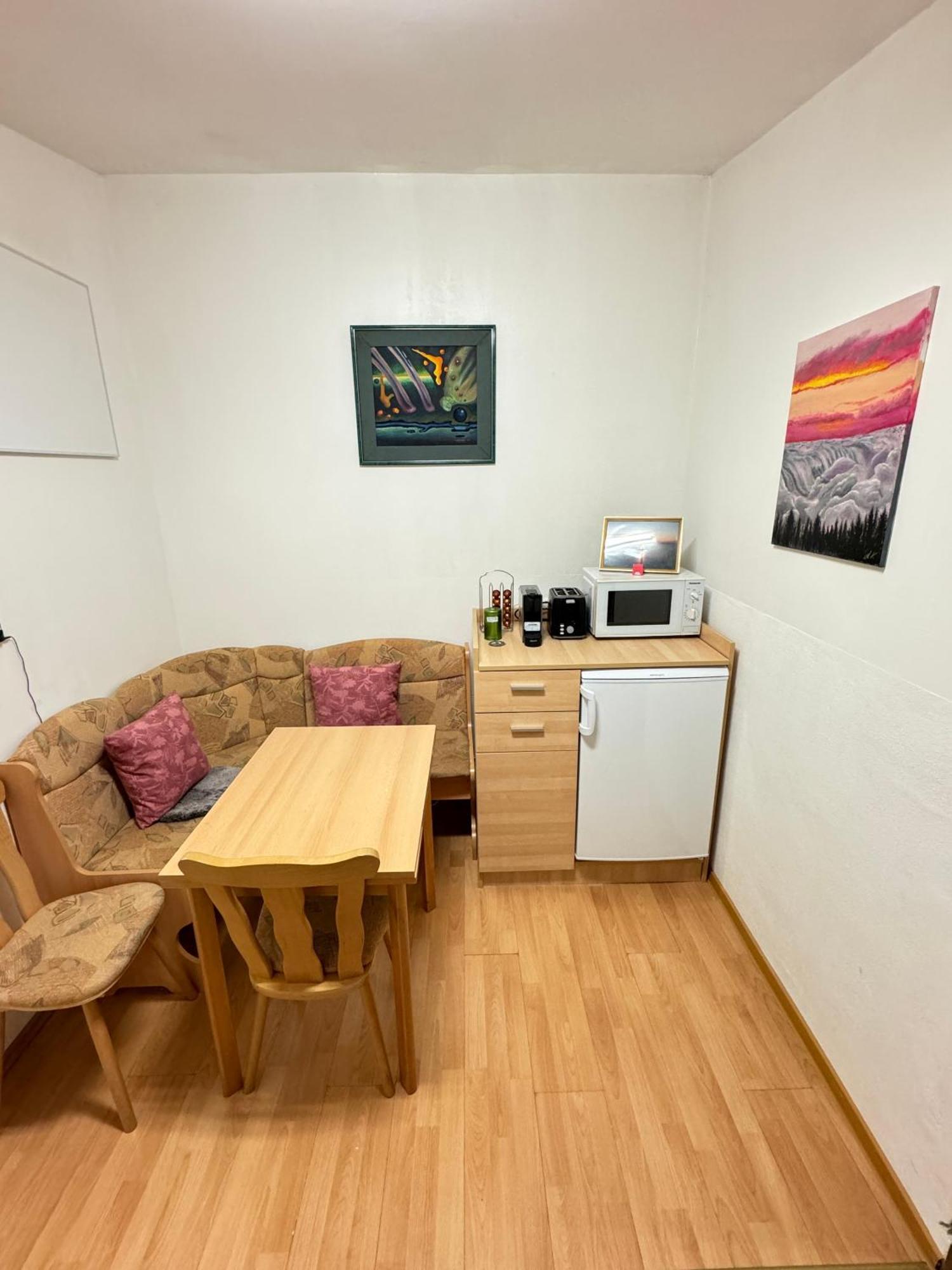 Small-Comfy Guest House In Donaustadt Garden - Not Shared! 维也纳 外观 照片